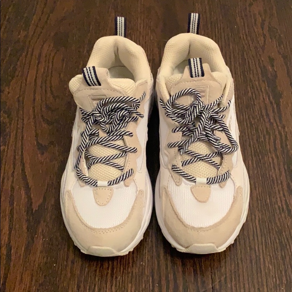 Tan and white filas